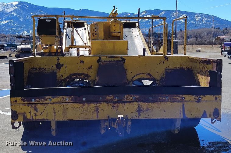 image for item DV6704 Etnyre chip spreader