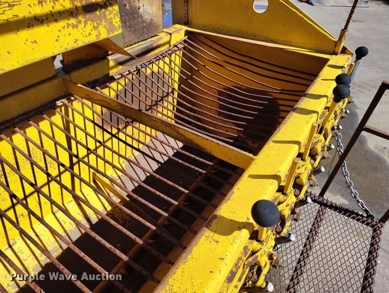 image for item DV6704 Etnyre chip spreader