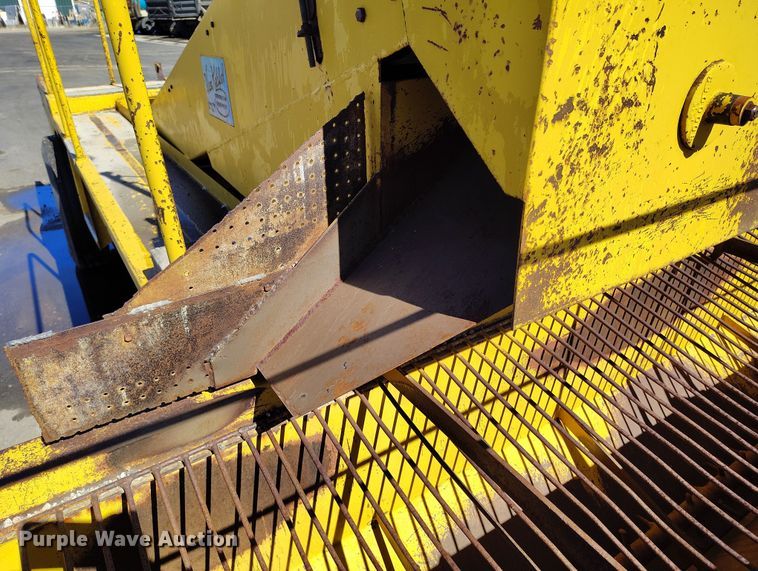 image for item DV6704 Etnyre chip spreader