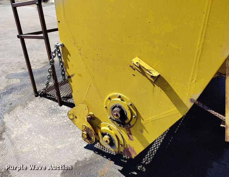 image for item DV6704 Etnyre chip spreader