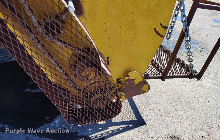 image for item DV6704 Etnyre chip spreader