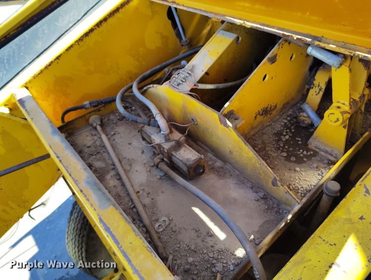 image for item DV6704 Etnyre chip spreader