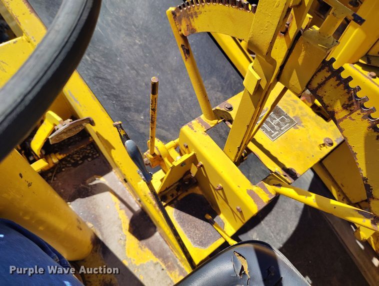 image for item DV6704 Etnyre chip spreader