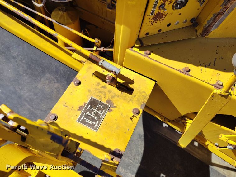 image for item DV6704 Etnyre chip spreader