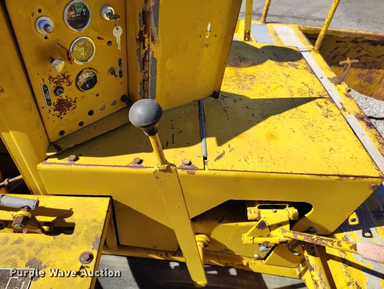 image for item DV6704 Etnyre chip spreader