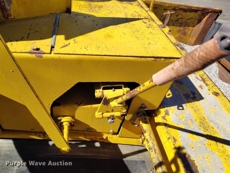 image for item DV6704 Etnyre chip spreader