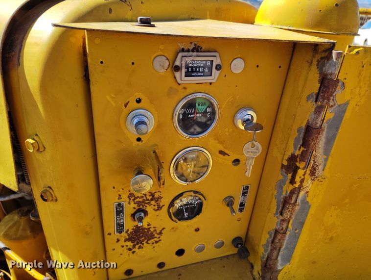 image for item DV6704 Etnyre chip spreader