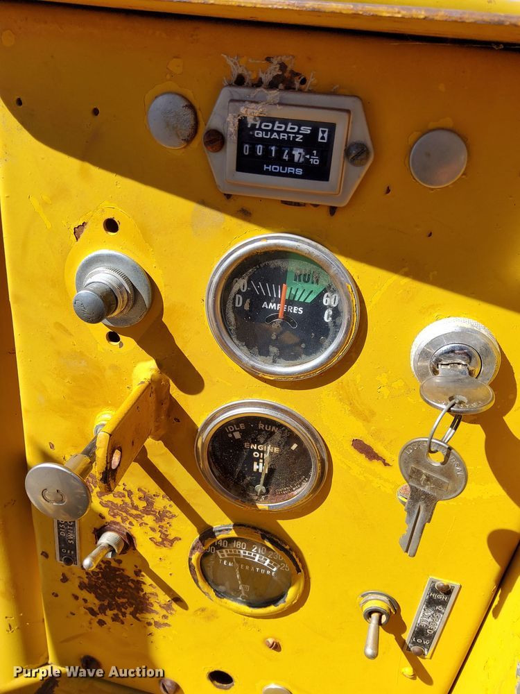 image for item DV6704 Etnyre chip spreader