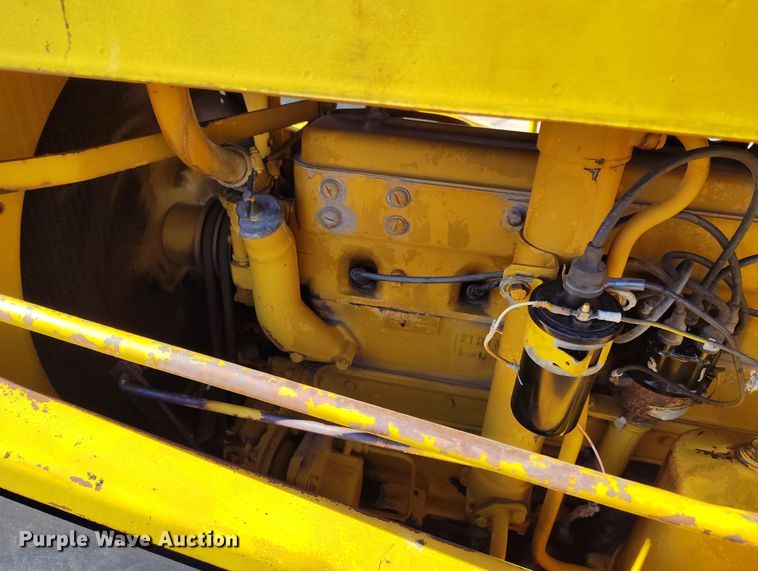 image for item DV6704 Etnyre chip spreader