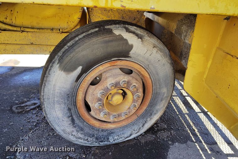 image for item DV6704 Etnyre chip spreader