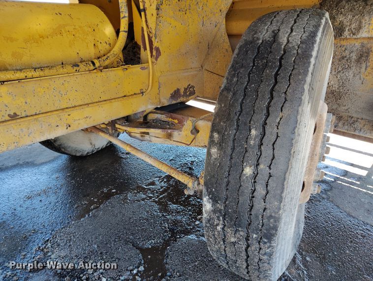 image for item DV6704 Etnyre chip spreader