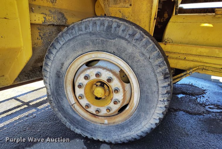 image for item DV6704 Etnyre chip spreader