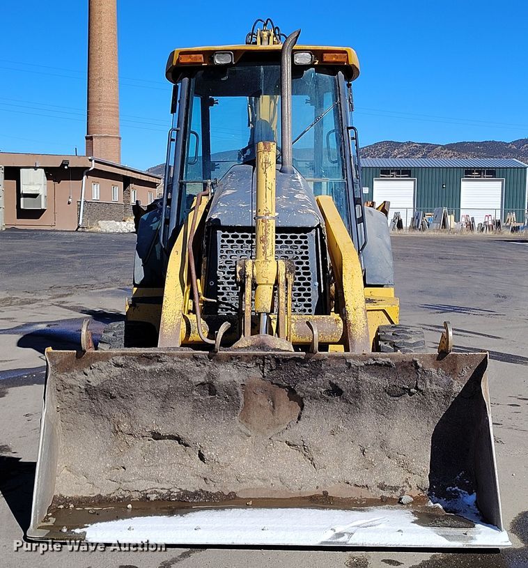 image for item DV6705 2001 John Deere 310G backhoe