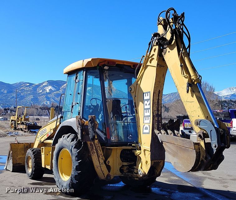 image for item DV6705 2001 John Deere 310G backhoe