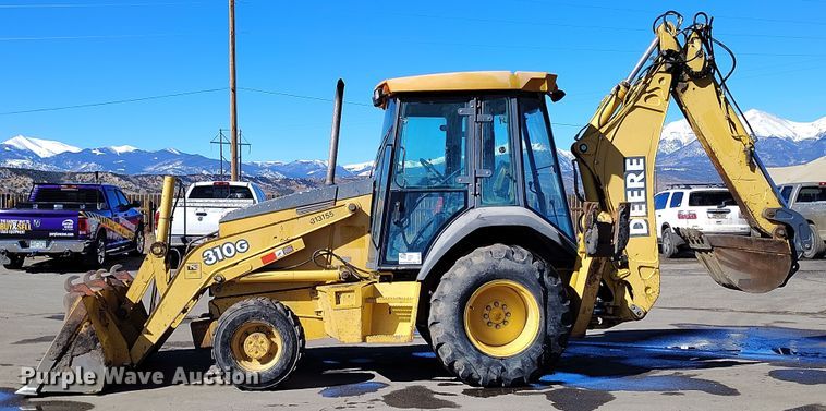 image for item DV6705 2001 John Deere 310G backhoe