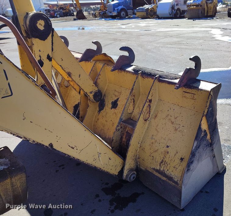 image for item DV6705 2001 John Deere 310G backhoe