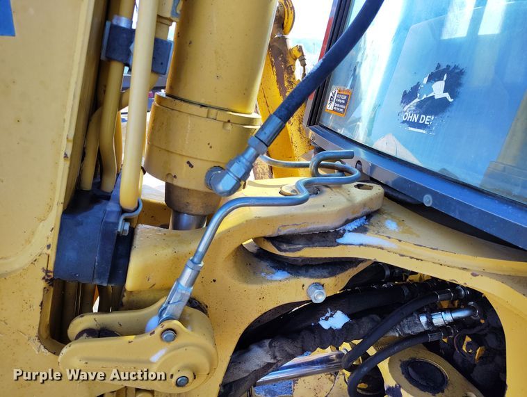 image for item DV6705 2001 John Deere 310G backhoe