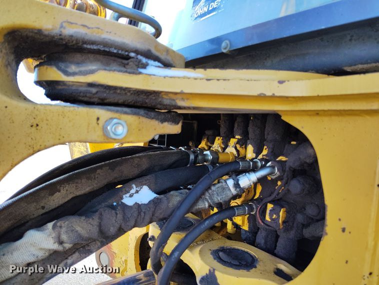 image for item DV6705 2001 John Deere 310G backhoe