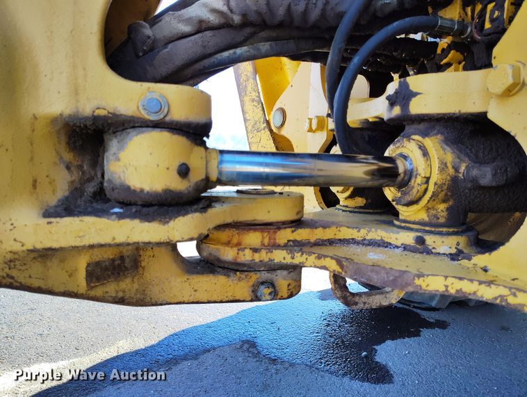 image for item DV6705 2001 John Deere 310G backhoe