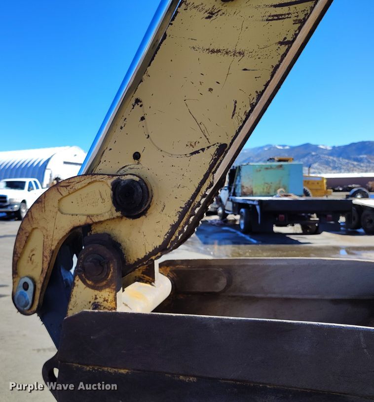 image for item DV6705 2001 John Deere 310G backhoe