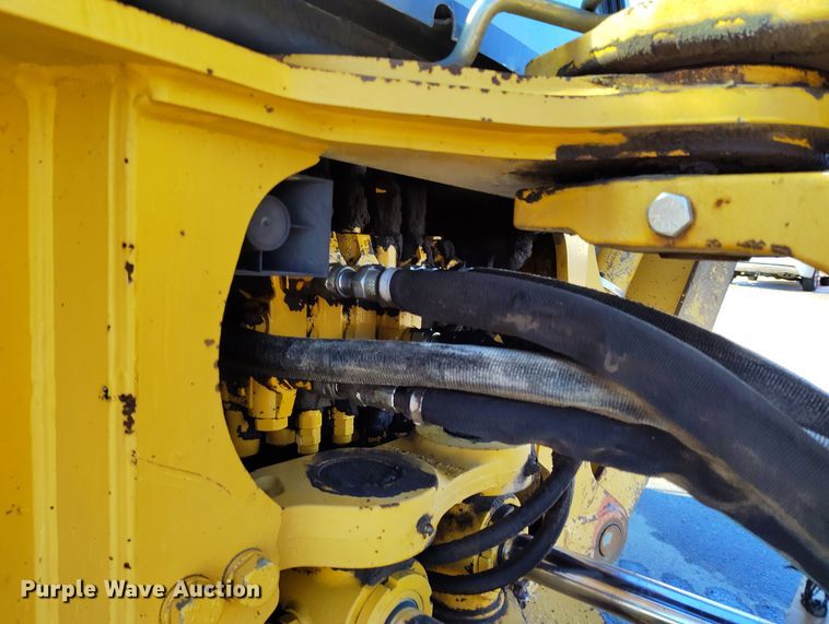 image for item DV6705 2001 John Deere 310G backhoe