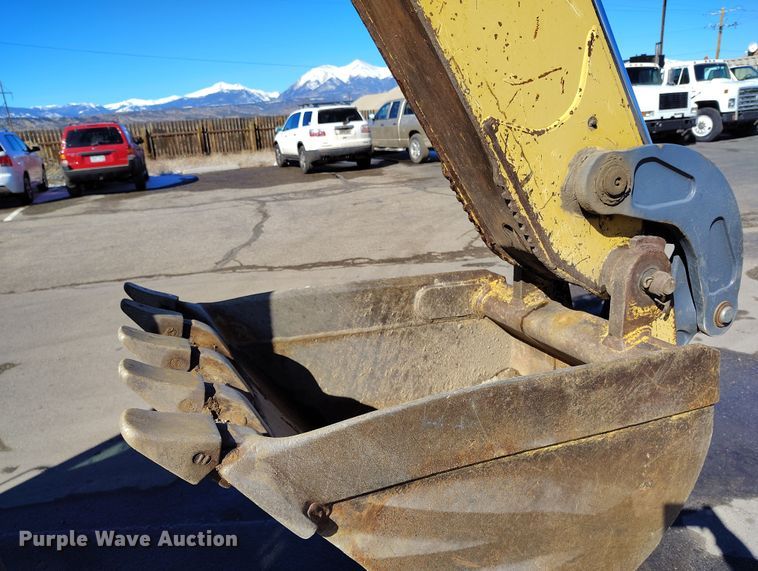 image for item DV6705 2001 John Deere 310G backhoe