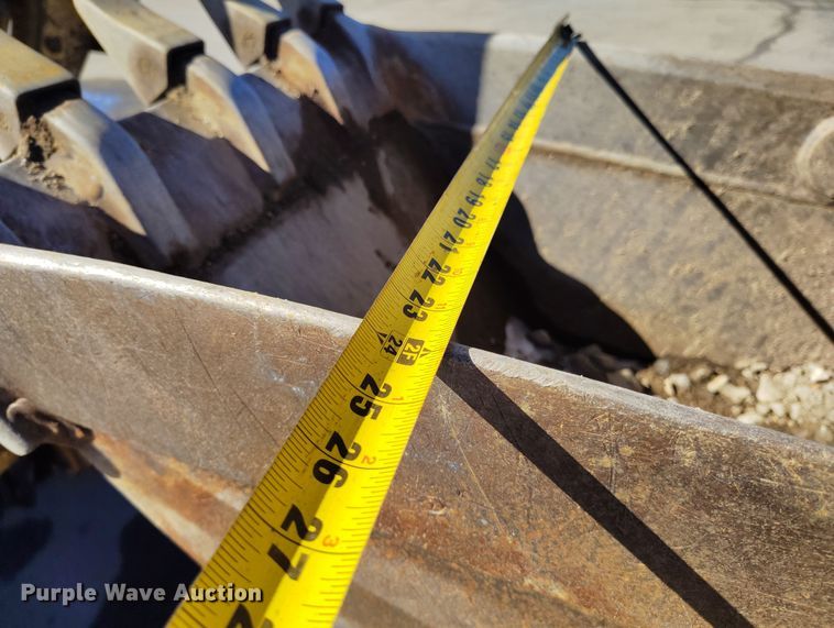 image for item DV6705 2001 John Deere 310G backhoe