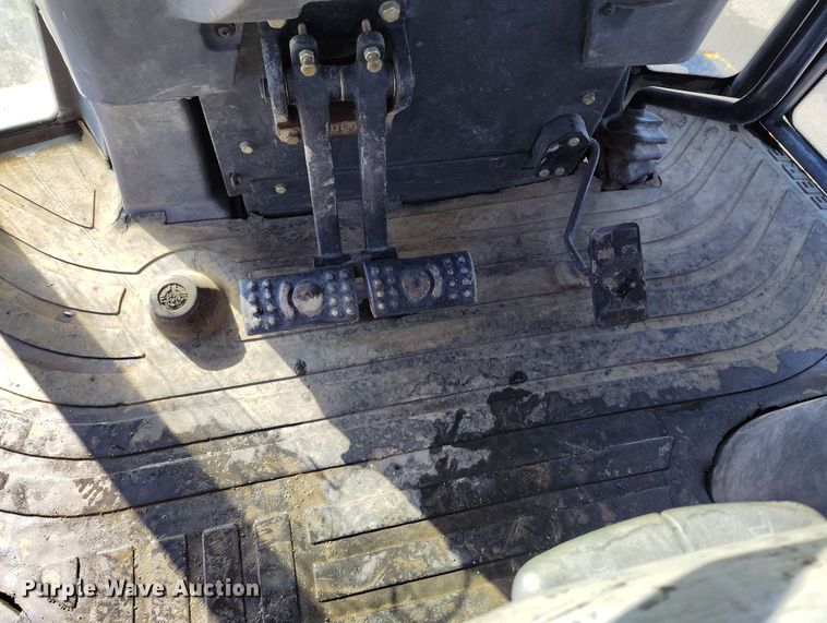 image for item DV6705 2001 John Deere 310G backhoe