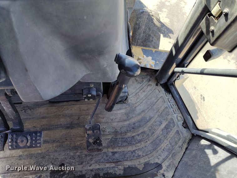 image for item DV6705 2001 John Deere 310G backhoe