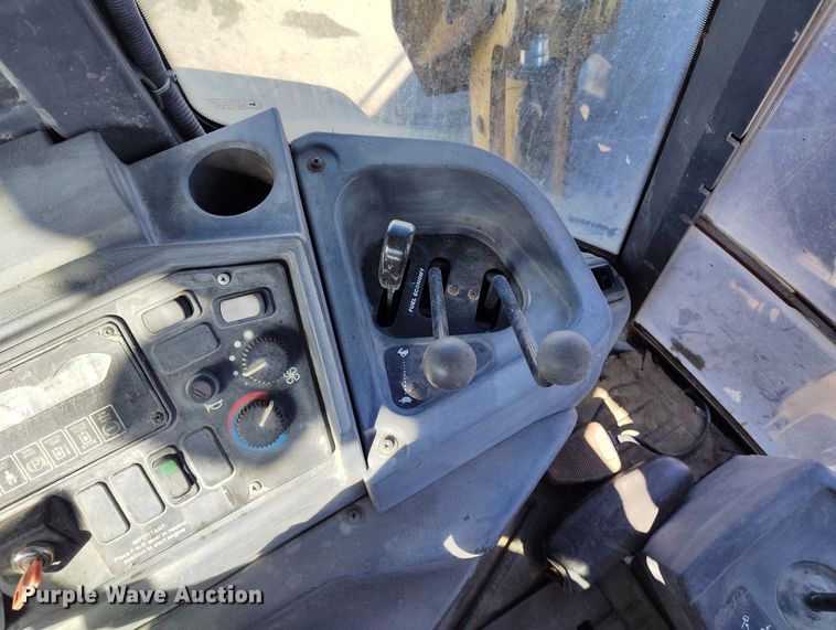 image for item DV6705 2001 John Deere 310G backhoe