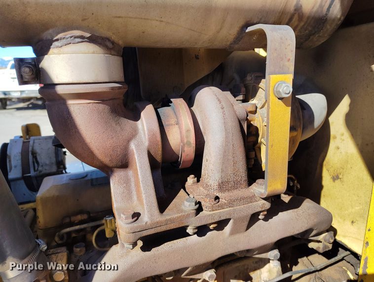 image for item DV6705 2001 John Deere 310G backhoe