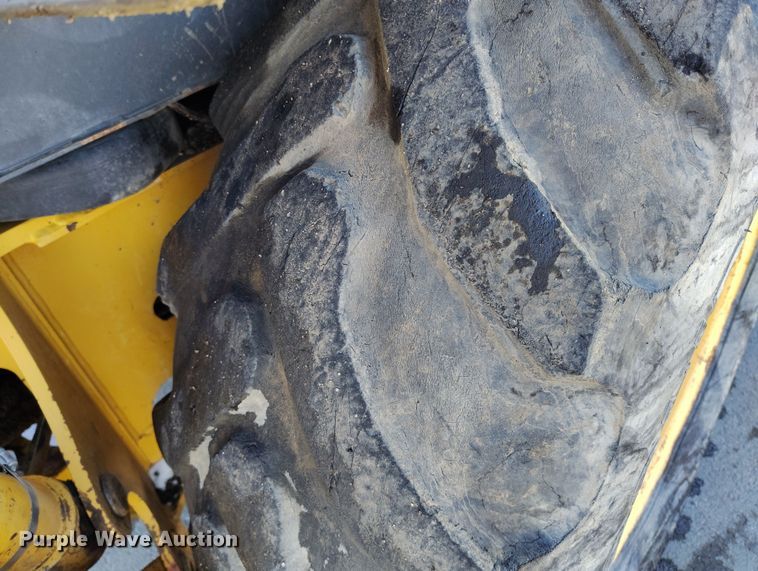 image for item DV6705 2001 John Deere 310G backhoe