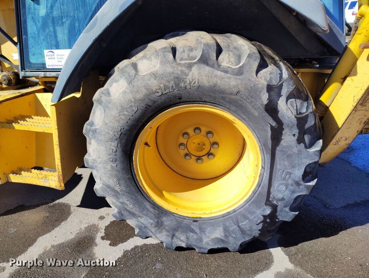 image for item DV6705 2001 John Deere 310G backhoe