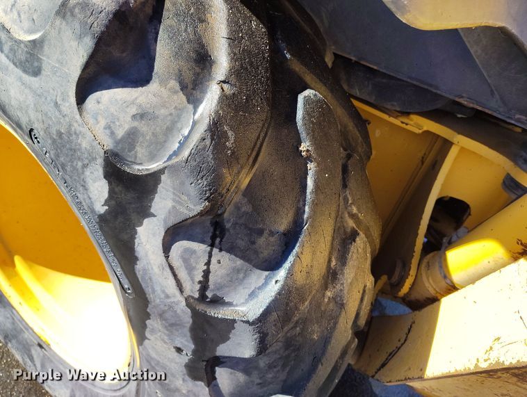 image for item DV6705 2001 John Deere 310G backhoe