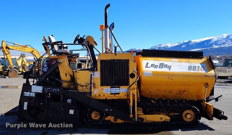 image for item DV6708 2004 LeeBoy L8816 T paver