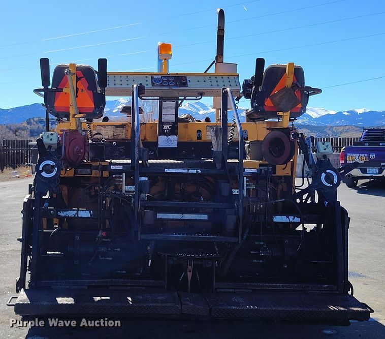 image for item DV6708 2004 LeeBoy L8816 T paver