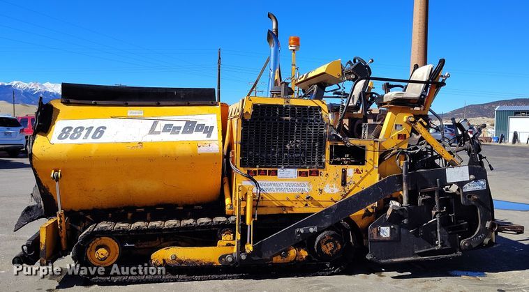 image for item DV6708 2004 LeeBoy L8816 T paver