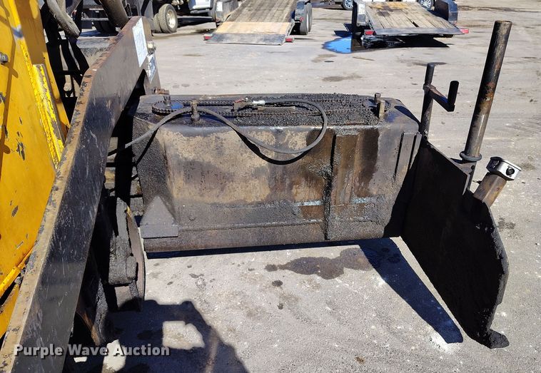 image for item DV6708 2004 LeeBoy L8816 T paver