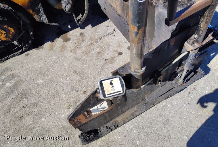 image for item DV6708 2004 LeeBoy L8816 T paver