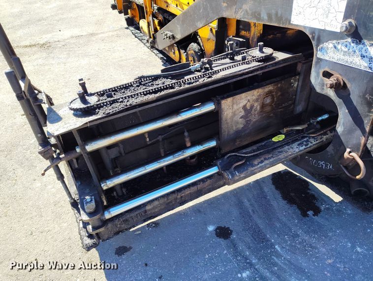 image for item DV6708 2004 LeeBoy L8816 T paver