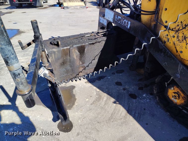 image for item DV6708 2004 LeeBoy L8816 T paver