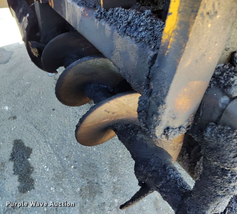 image for item DV6708 2004 LeeBoy L8816 T paver