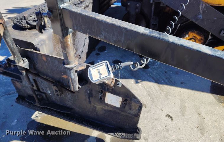 image for item DV6708 2004 LeeBoy L8816 T paver