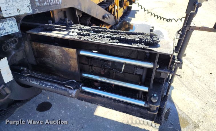 image for item DV6708 2004 LeeBoy L8816 T paver