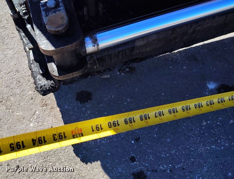 image for item DV6708 2004 LeeBoy L8816 T paver