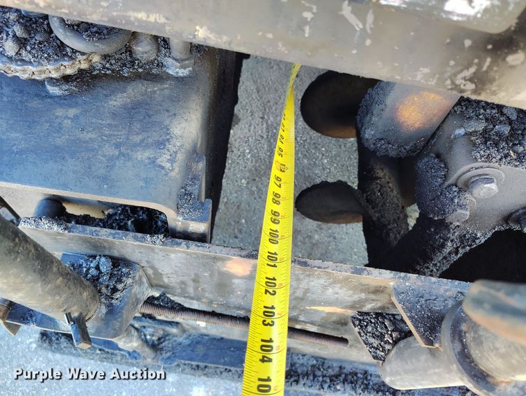 image for item DV6708 2004 LeeBoy L8816 T paver