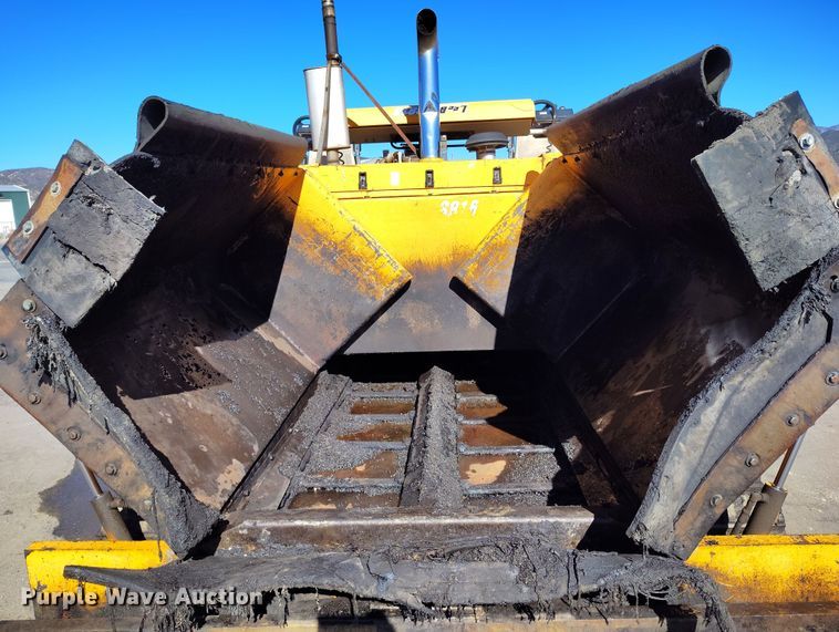 image for item DV6708 2004 LeeBoy L8816 T paver