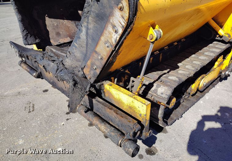 image for item DV6708 2004 LeeBoy L8816 T paver