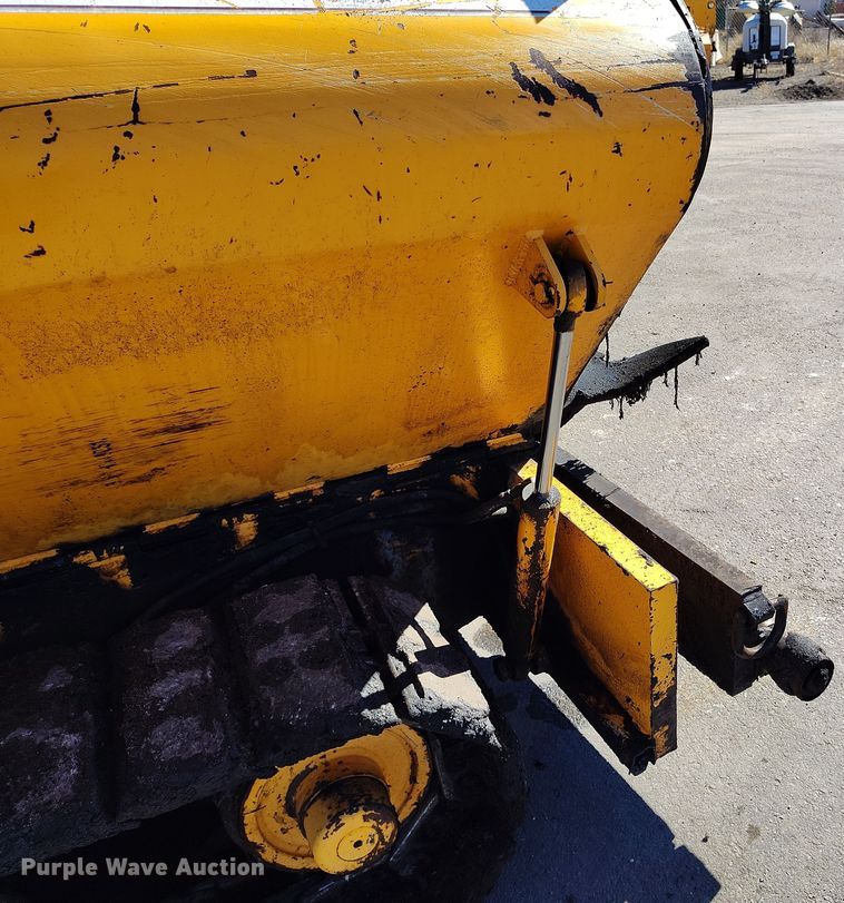 image for item DV6708 2004 LeeBoy L8816 T paver