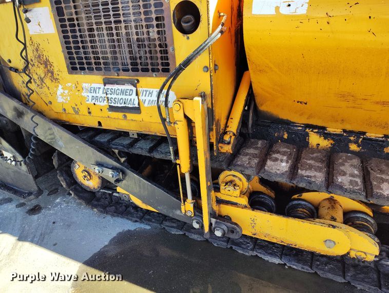 image for item DV6708 2004 LeeBoy L8816 T paver